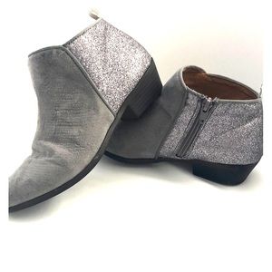 Girls Silver grey glitter/suede ankle boots